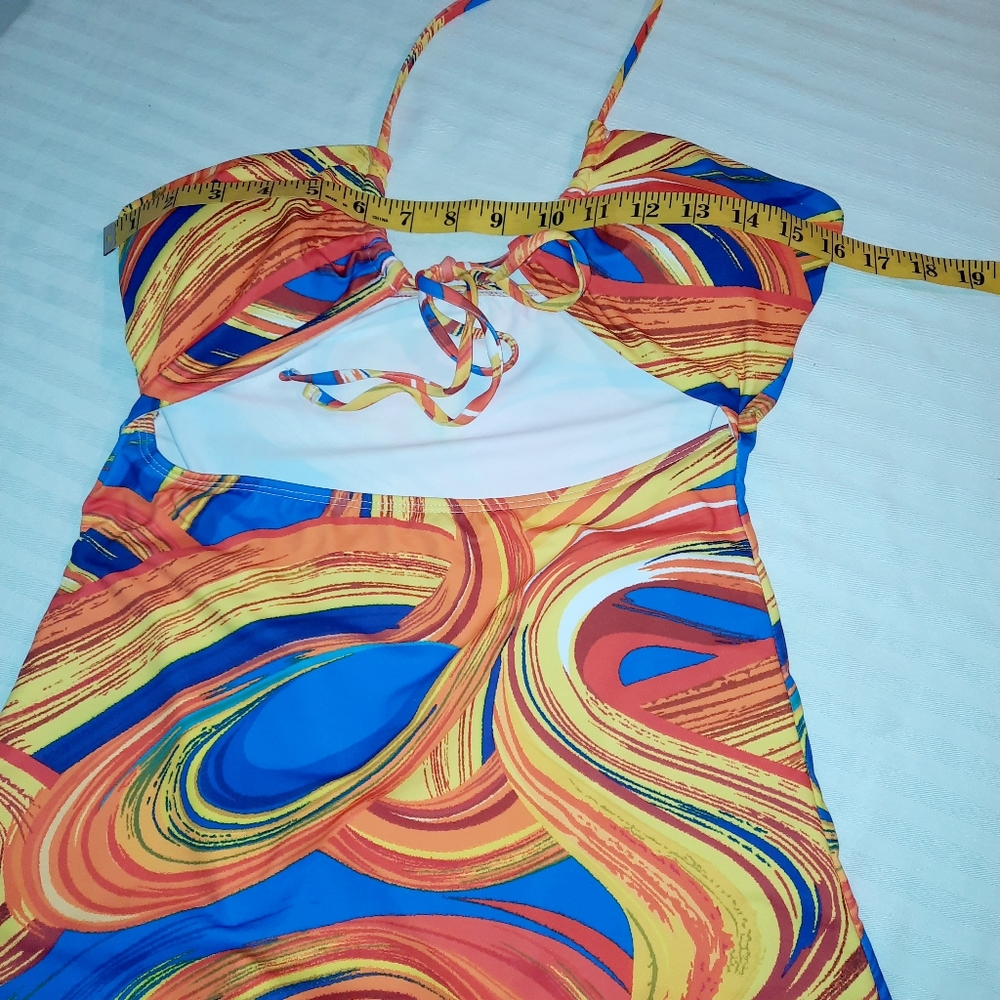 One-piece Swimsuit - Picture 6 of 11